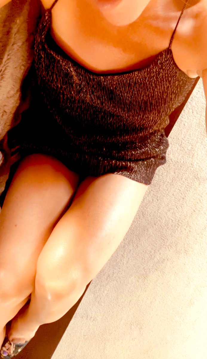Who serving me today? Line up subbies. Start by sending coffee.
Throne.com/GoddessJordynL…