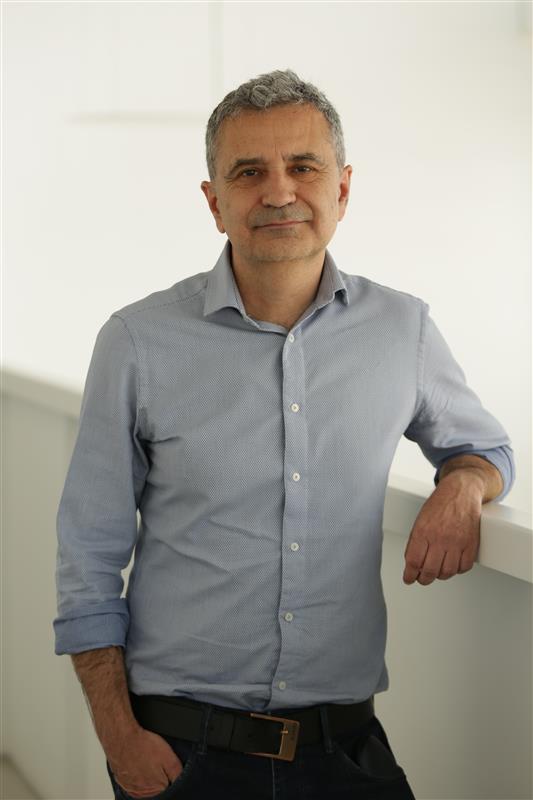 agolpedebit's tweet image. 🎙️Hoy hemos hablado del cannabis y de su notable incremento en la concentración de THC, su principal compuesto psicoactivo.
📻Escucha la entrevista en @ree_rne con el Dr. Fernando Berrendero, profesor del Grado en Farmacia de la @ufvmadrid
Aquí ⬇️
rtve.es/play/audios/a-…