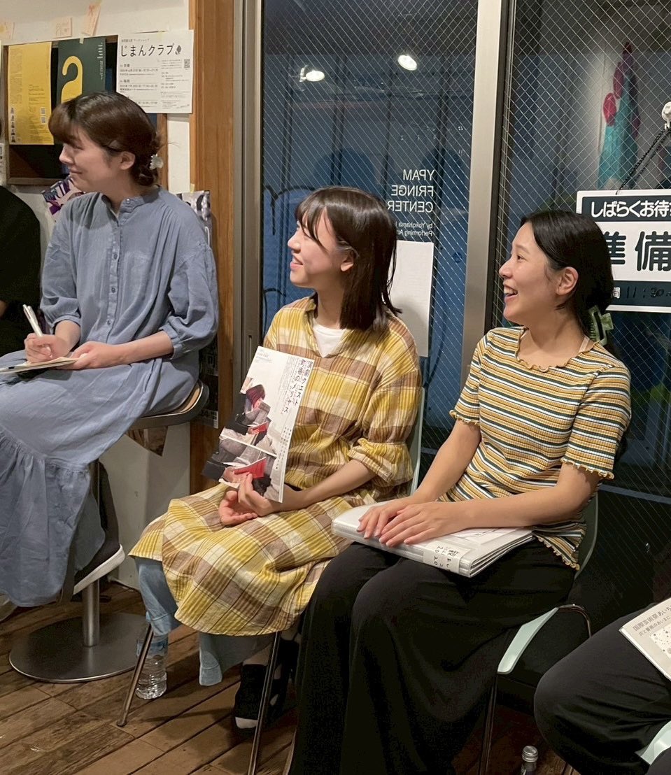 chirashi_radio's tweet photo. 🏮ありがとうございました🏮

チララジまつり、Vol.02
2025年7月22日（火） 13:00～20:30
YPAMフリンジセンター（横浜）

初めて「おはなし会」も開催。会場には20名ほどのかたが集まりました。芸術チラシを囲みながら話題はひろがり、それぞれが考える舞台芸術のこれまで／これからを、自由にキャッチボールするような時間でした。
お越しいただいたかた、会場協力のYPAMフリンジセンター(@ypamfringe )をはじめ、芸術の担い手と、心を寄せてくださったすべての皆さまに、感謝いたします。
これからも #チラシラジオ を、よろしくお願いいたします🌿