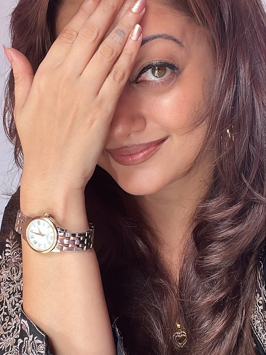 Naina__8's tweet image. .#कहता है 🫣
मैं आजकल तुम्हारी आँखों में नहीं देखता...
सावन में नशा वर्जित होता हैं..:)💚✨
🙈🙈😂😂