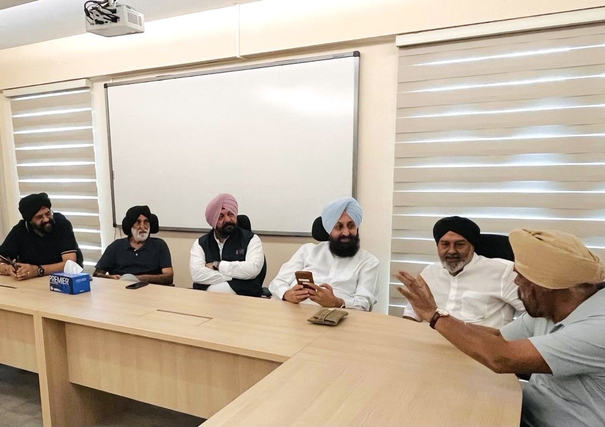 Partap_Sbajwa's tweet image. Engaged with the vibrant Punjabi & Sikh community at Singapore Khalsa Association alongside @VikramjitMLA.
Grateful for the warm hospitality by Harvinder Singh Aulakh, Jarnail Singh Jamarai & Col Major Singh Kaleke. Honoured to meet veteran army officers—true pillars of…