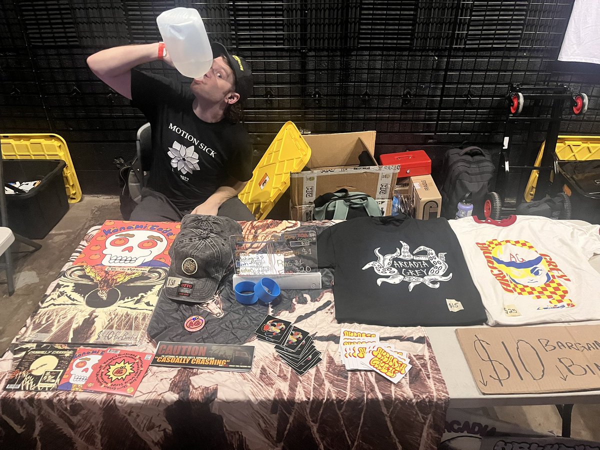 arcadia_grey's tweet image. Goodmorning gamers! Check out the merch spread for this tour!!!
Speed greycer shirt designed by the great @RadMcKick
Tentacle shirt by my awesome sibling