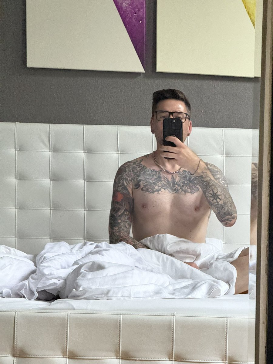 Rainy days in Berlin…who wants to cuddle up next to me? 😇
#gay #gaydaddy
linktr.ee/TomAmsterdamXXX
Want to see more? Go and check out 
My OnlyFans: onlyfans.com/tomofamsterdam
My F2F: f2f.com/tomofamsterdam