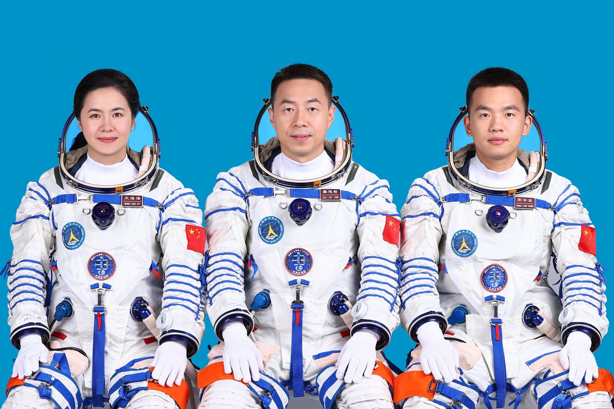 PDChina's tweet image. Three astronauts who took part in the #Shenzhou19 crewed mission were awarded medals on Wednesday for services to China's space endeavors.
Cai Xuzhe (C) was honored with a second-class aerospace achievement medal. Song Lingdong (R) and Wang Haoze (L) received third-class…