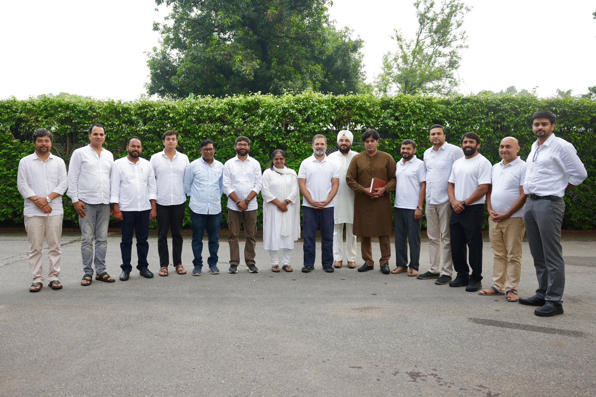 नज़र फ़रीदी Nazar Faridi نظر فریدی (@nazarfaridiind) on Twitter photo “When vision meets voice, change becomes unstoppable — Rahul Gandhi’s leadership and Imran Pratapgarhi’s words reflect the hope and courage of a new India.”🇮🇳
<a href="/RahulGandhi/">Rahul Gandhi</a>
<a href="/ShayarImran/">Imran Pratapgarhi</a> “When vision meets voice, change becomes unstoppable — Rahul Gandhi’s leadership and Imran Pratapgarhi’s words reflect the hope and courage of a new India.”🇮🇳
<a href="/RahulGandhi/">Rahul Gandhi</a>
<a href="/ShayarImran/">Imran Pratapgarhi</a>