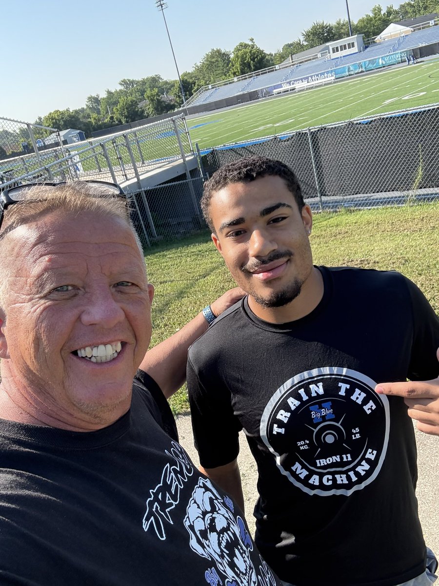 Hamilton Football (@bigbluefb) on Twitter photo Look who stopped by the Big Blue today? <a href="/GWUFootball/">Gardner-Webb Football</a>’s very own Carter Isaacs! Proud of you homie! #trainthemachine
#GoBigBlue
#Waterloo
#Comevisitrheschwarm Look who stopped by the Big Blue today? <a href="/GWUFootball/">Gardner-Webb Football</a>’s very own Carter Isaacs! Proud of you homie! #trainthemachine
#GoBigBlue
#Waterloo
#Comevisitrheschwarm