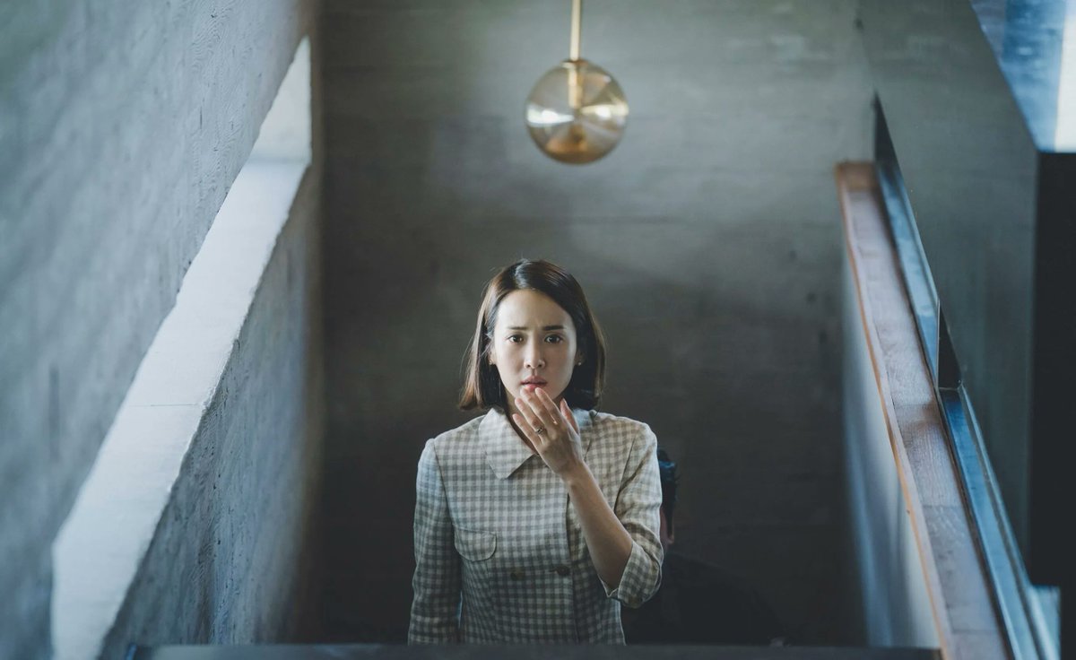 Parasite is so goddamn gooooood, its the best movie of the 21st century so far, its a freaking masterpiece.