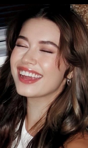Sen hep gül güzel kızım hep parla kudurt hepsini başarılarınla tokat at 👌🏻

#AfraSaraçoğlu  AfraSaraçoğlu
