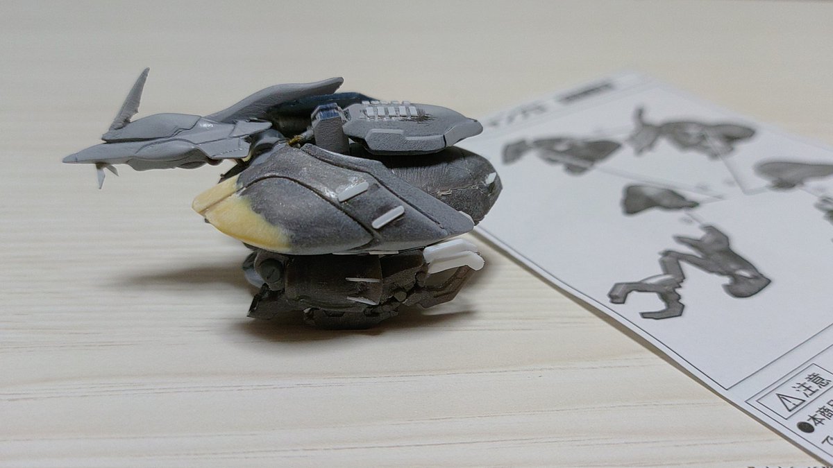 ucas_2014's tweet image. 「2分で作るガンダム名鑑」のシャンブロ。
仮組みしたら、肩のバインダーが短い…　急遽エポパテで延長しました。さてさて、塗装間に合うかー?
#2分で作るガンダム名鑑
#シャンブロ
#マ艦展