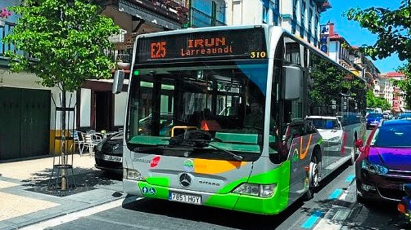 Ostiralean ospatuko den Kutxa-entrega dela eta, E25 eta E27 autobus lineak aldaketak jasango dituzte 17:30etik, gutxi gorabehera, eta ekitaldia amaitu arte. 
Informazio gehiago ekialdebus.eus/eu/hondarribia… helbidean.