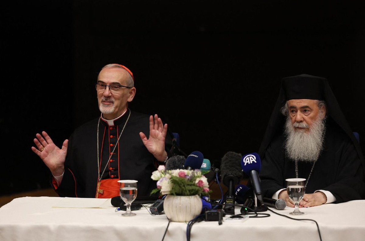 Conclave_Report's tweet image. "Entramos como siervos del cuerpo sufriente de Cristo, entre heridos, desplazados, personas de luto, y fieles que mantienen su dignidad a pesar de estar en agonía... Profundo dolor pero también de una esperanza inconmensurable".
(Patriarca ortodoxo de Jerusalén, Teófilo).