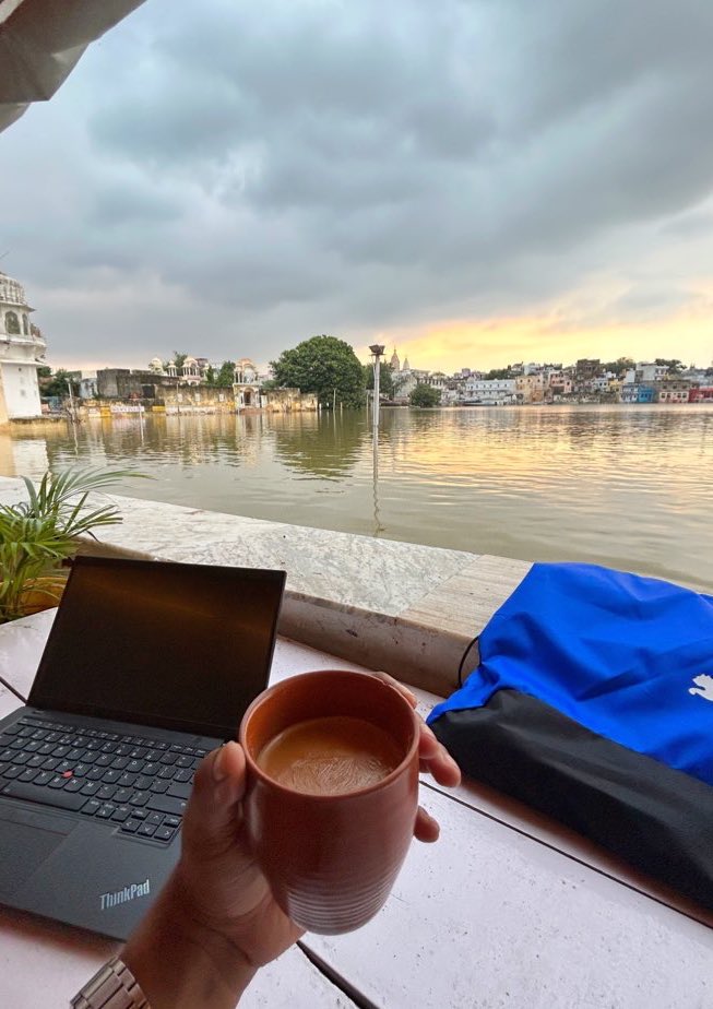 aaraynsh's tweet image. Drove all the way for chai with this view and it was worth it.