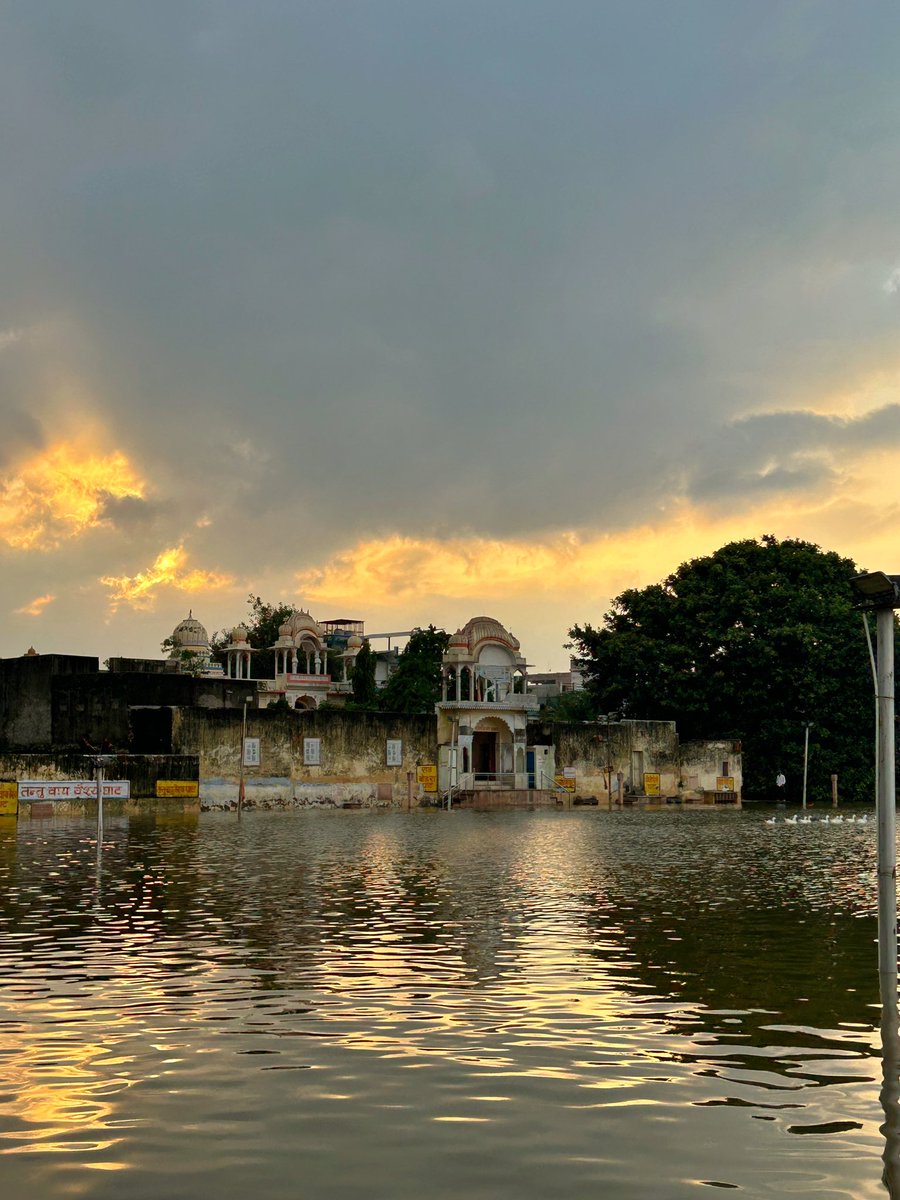 aaraynsh's tweet image. Drove all the way for chai with this view and it was worth it.