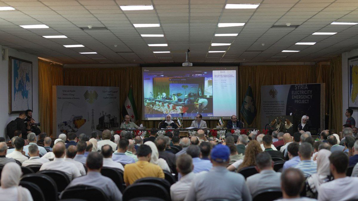 SyrMOfE's tweet image. لعرض آلية الاستثمار ضمن منحة البنك الدولي البالغة 146 مليون دولار، والمخصصة لإعادة تأهيل خطوط نقل ومحطات تحويل، أقامت المؤسسة العامة لنقل وتوزيع الكهرباء ورشة عمل بيّنت خلالها أن تنفيذ المشاريع سيتم بعد توقيع الاتفاقية منتصف آب المقبل وفق معايير البنك الدولي.
#وزارة_الطاقة