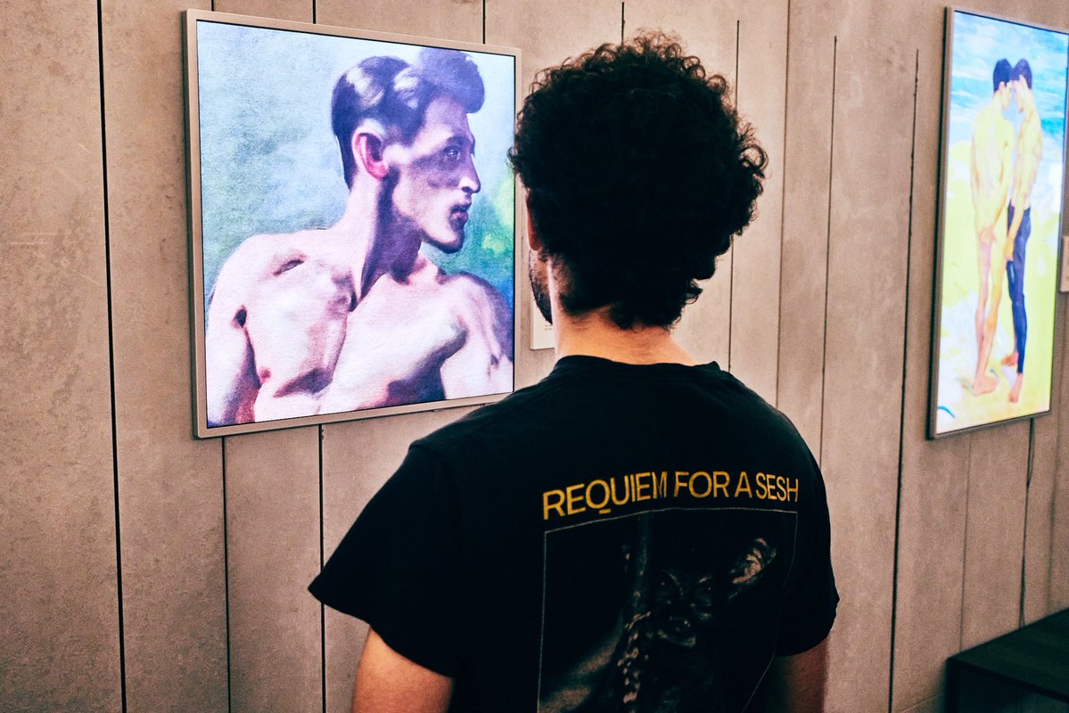 ClownVamp's tweet image. Digital 👏 Art 👏 IRL 👏 

From Chester Charles: The Lost Grand Master (2023)

An immersive ai-driven project and performance. 

Produced with @TransientLabs and curated by @SuperRare