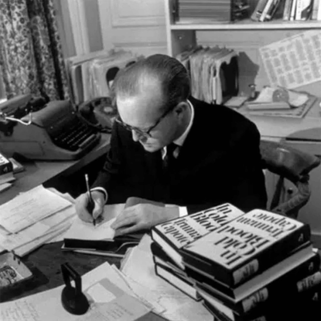 LePeupleDesMots's tweet image. L' #écrivain de « De sang froid », #TrumanCapote très concentré. Pour l' #anecdote, il avait pour amie d'enfance #HarperLee.
Pour découvrir les grands classiques de la #littérature en accès libres et gratuits, cliquez ici : lepeupledesmots.com/livres-gratuits