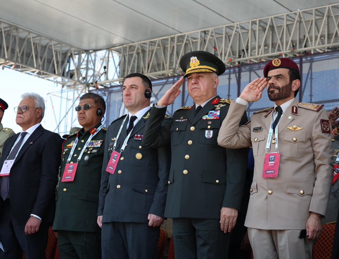 QNA_French's tweet image. Le Commandant de la Garde Amirie participe à l'ouverture de l'Exposition Internationale des Industries de la Défense à #Istanbul, en Turquie
#QNA #Qatar
ow.ly/UB2H50WtYSY