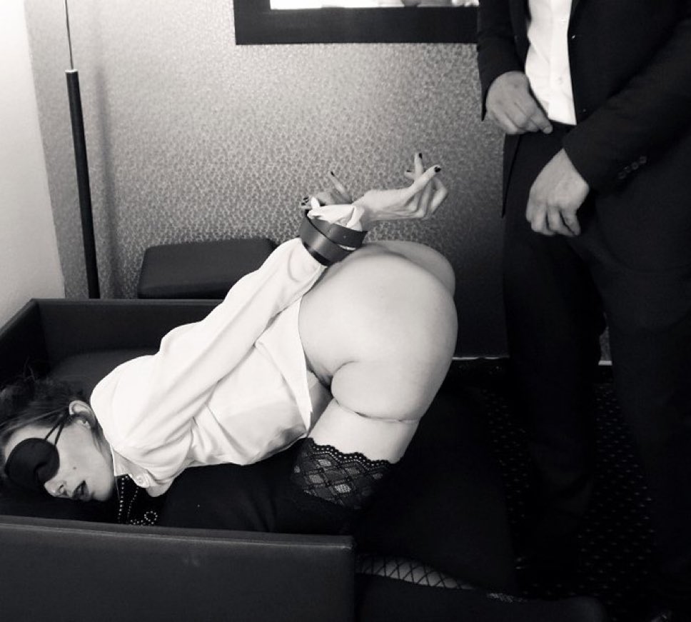 Xochga mixlangan yalangoch ayol bdsm