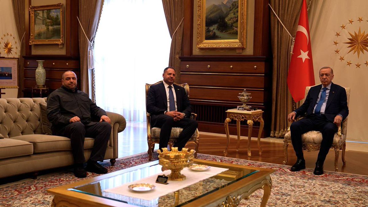 UkrReview's tweet image. 🇺🇦🇹🇷 Yermak: The dynamics of the peace process are important to us, because it is about real people, children who Russia kidnapped and must return them all to us.
We also talked about the need for a meeting at the level of leaders of states - Zelensky, Trump, Erdogan, and Putin…