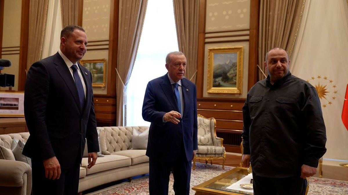UkrReview's tweet image. 🇺🇦🇹🇷 Yermak: The dynamics of the peace process are important to us, because it is about real people, children who Russia kidnapped and must return them all to us.
We also talked about the need for a meeting at the level of leaders of states - Zelensky, Trump, Erdogan, and Putin…