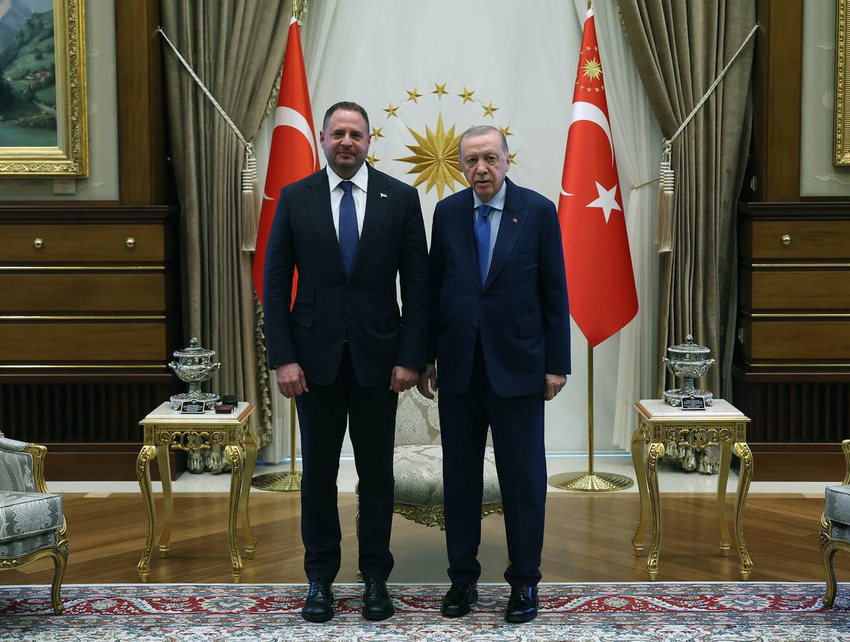 UkrReview's tweet image. 🇺🇦🇹🇷 Yermak: The dynamics of the peace process are important to us, because it is about real people, children who Russia kidnapped and must return them all to us.
We also talked about the need for a meeting at the level of leaders of states - Zelensky, Trump, Erdogan, and Putin…