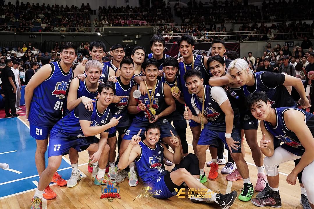 📸 starmagicphils on Instagram

Congratulations to the entire Star Magic Shooting Stars! 🙌🏼 🏀

Your dedication, leadership, and passion on the court led you to victory. 

We’re all so proud of you, Captain, <a href="/donnypangilinan/">Donny</a>! 🫡

#DonnyPangilinan