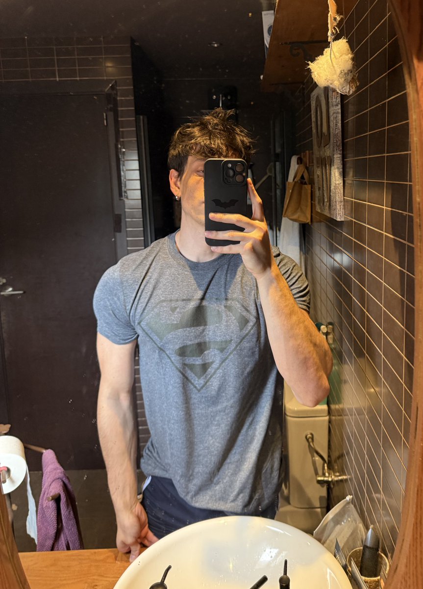 Kyrtz3's tweet image. Me he comprado una camiseta de superman para ir a ver la peli de superman al cine el sábado
