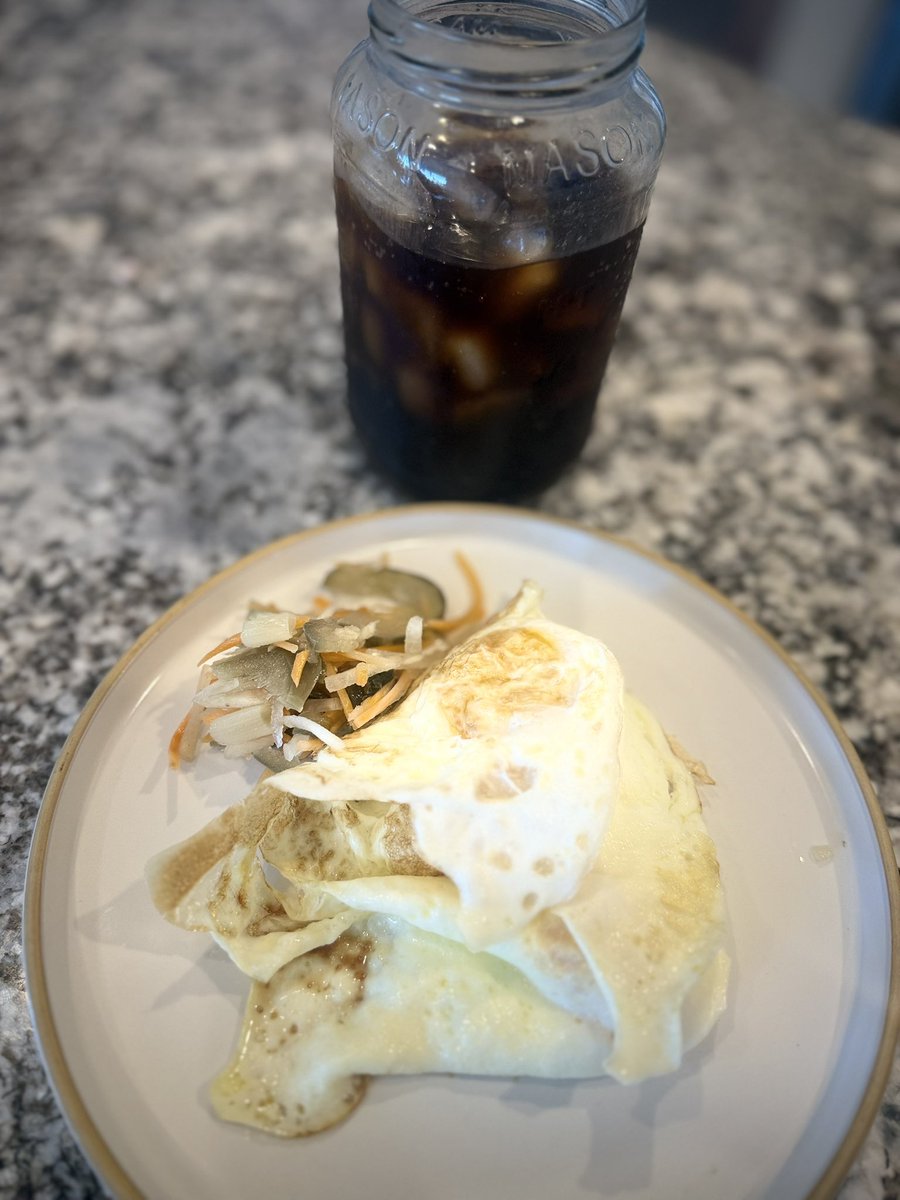 TempleDietitian's tweet image. When I was 200+ lbs and struggling with infertility, I started every morning with oatmeal and fruit.
Now?
I eat 3 eggs and pickled veggies for breakfast.
That simple switch helped me lose 65 lbs, balance my hormones, and get my fertility back.
Food is medicine when you know…