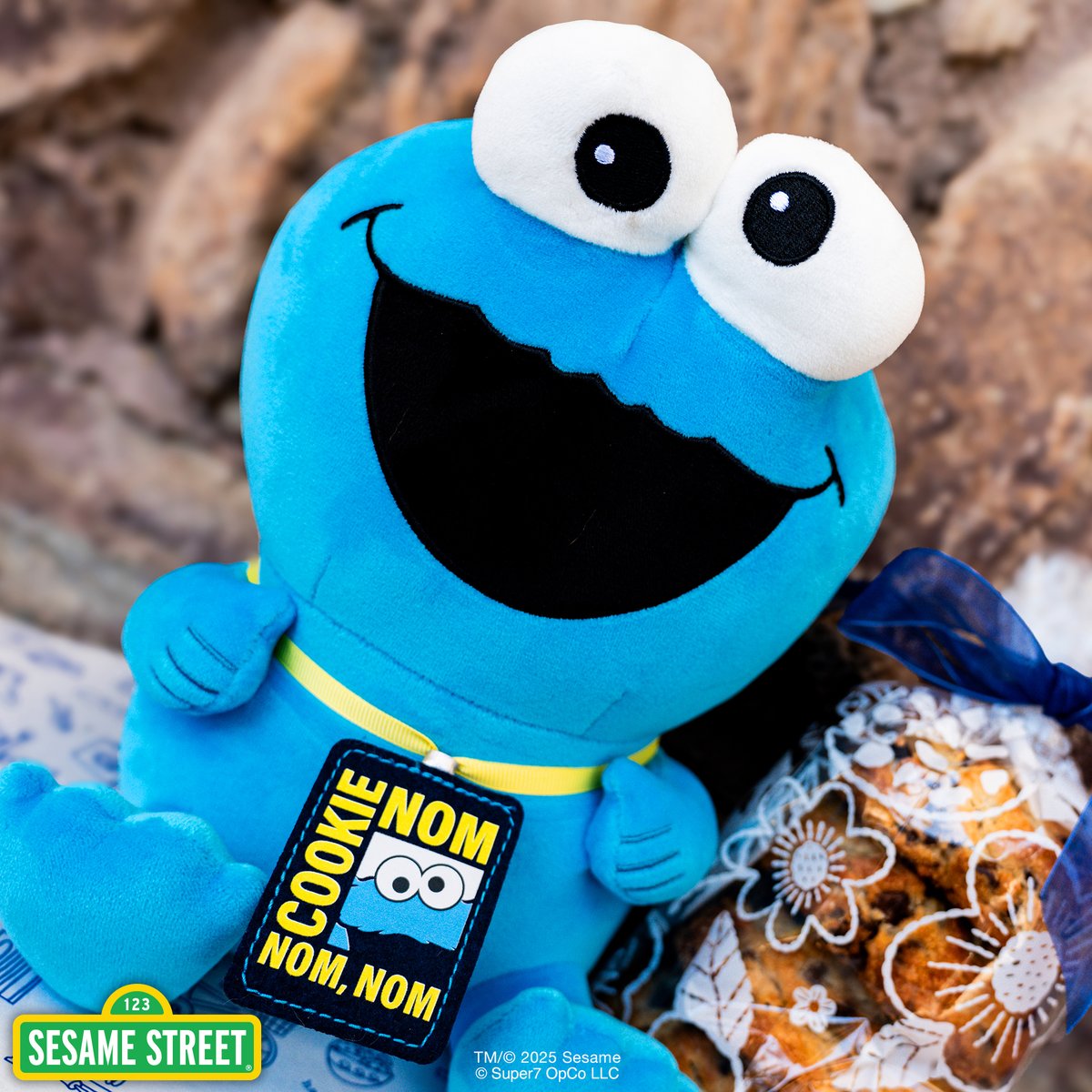 super7store's tweet image. C is for Countdown to Comic-Con! 🍪
Swing by Booth 2343 for an exclusive Cookie Monster plush + Levain Bakery cookie bundle!
💙 Starts Thursday at SDCC—while supplies last!
#Super7 #SDCC #CookieMonster
