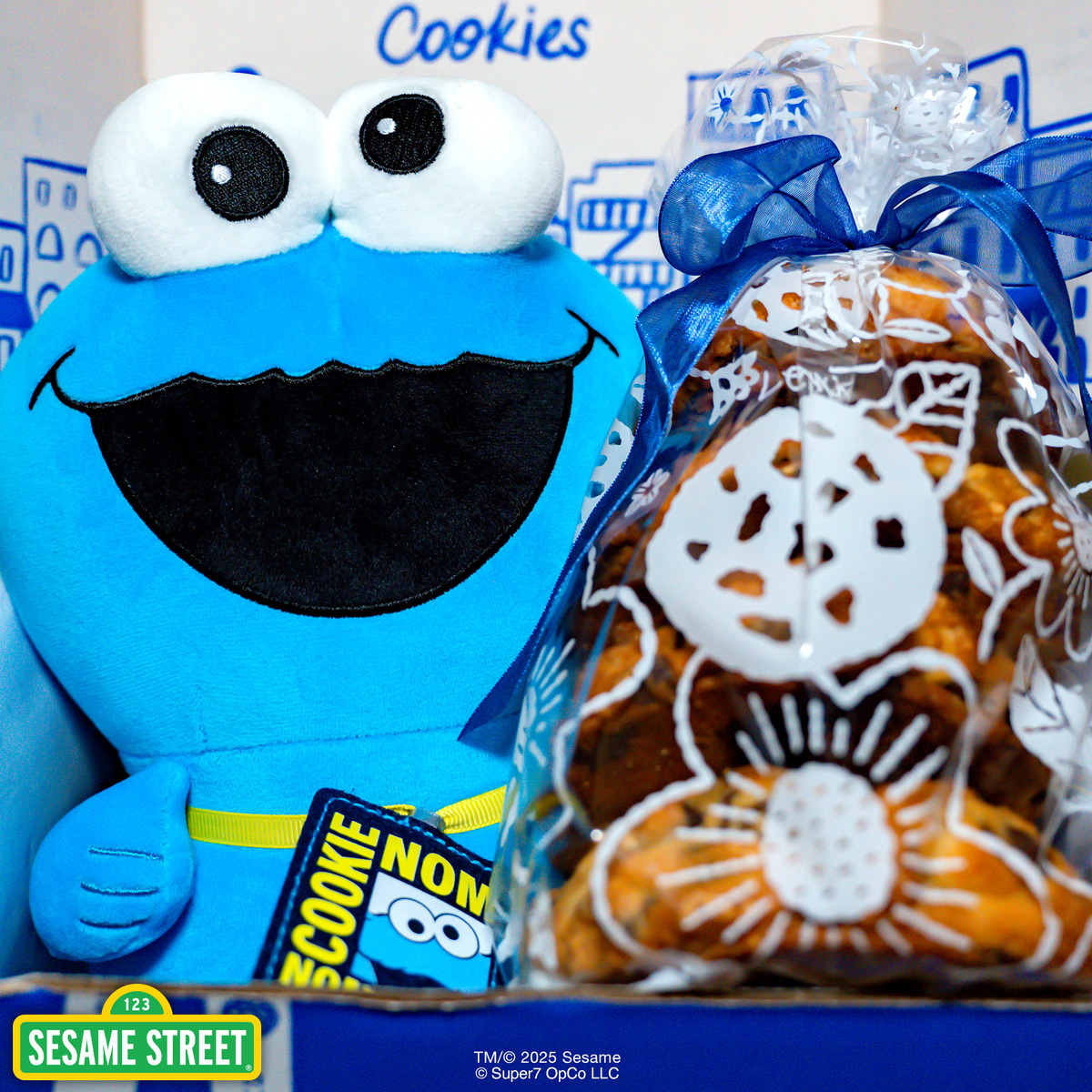 super7store's tweet image. C is for Countdown to Comic-Con! 🍪
Swing by Booth 2343 for an exclusive Cookie Monster plush + Levain Bakery cookie bundle!
💙 Starts Thursday at SDCC—while supplies last!
#Super7 #SDCC #CookieMonster