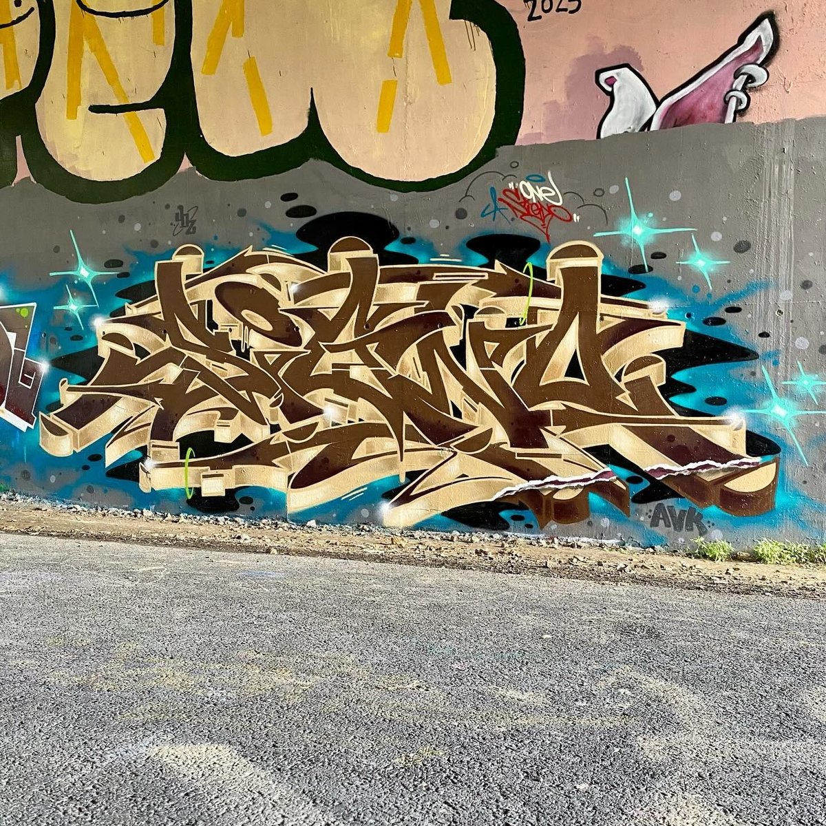 BombingScience's tweet image. Week 318 is live—thanks to a huge wave of uploads, tons of photos made the cut. bombingscience.com/flicks-of-the-…
#graff #graffiti #bombingscience #graffitiart #flicksoftheweek #tmd #signo #spraypaint #letters #style #wave