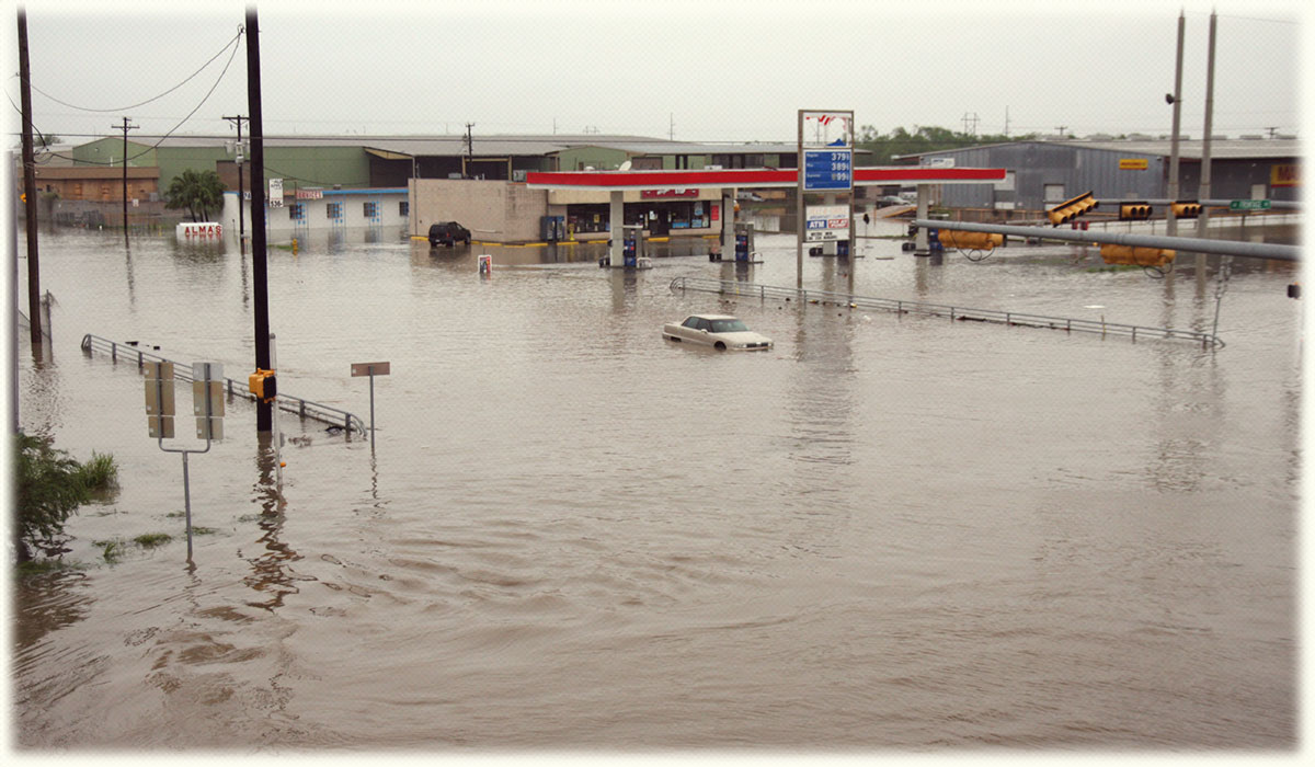 TDIespanol's tweet image. #EnEsteDía: 2008
El huracán Dolly impactó como tormenta categoría 2. El sistema provocó tornados e inundaciones en El Paso. Los daños llegaron a $1.3 mil millones. Prueba de que las clasificaciones de huracanes no predicen daños.
@ElPasoTXGov, @elpasoOEM
bit.ly/Usted-vive-en-…