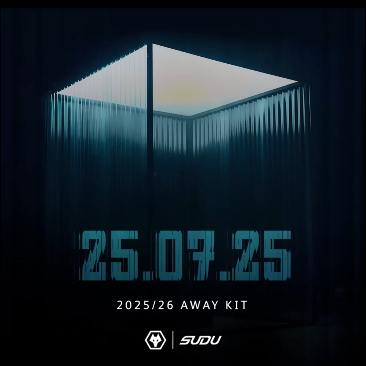 TalkingWolves's tweet image. 👀 The Wolves away kit will be released on Friday.
🥶
#WWFC | #Wolves