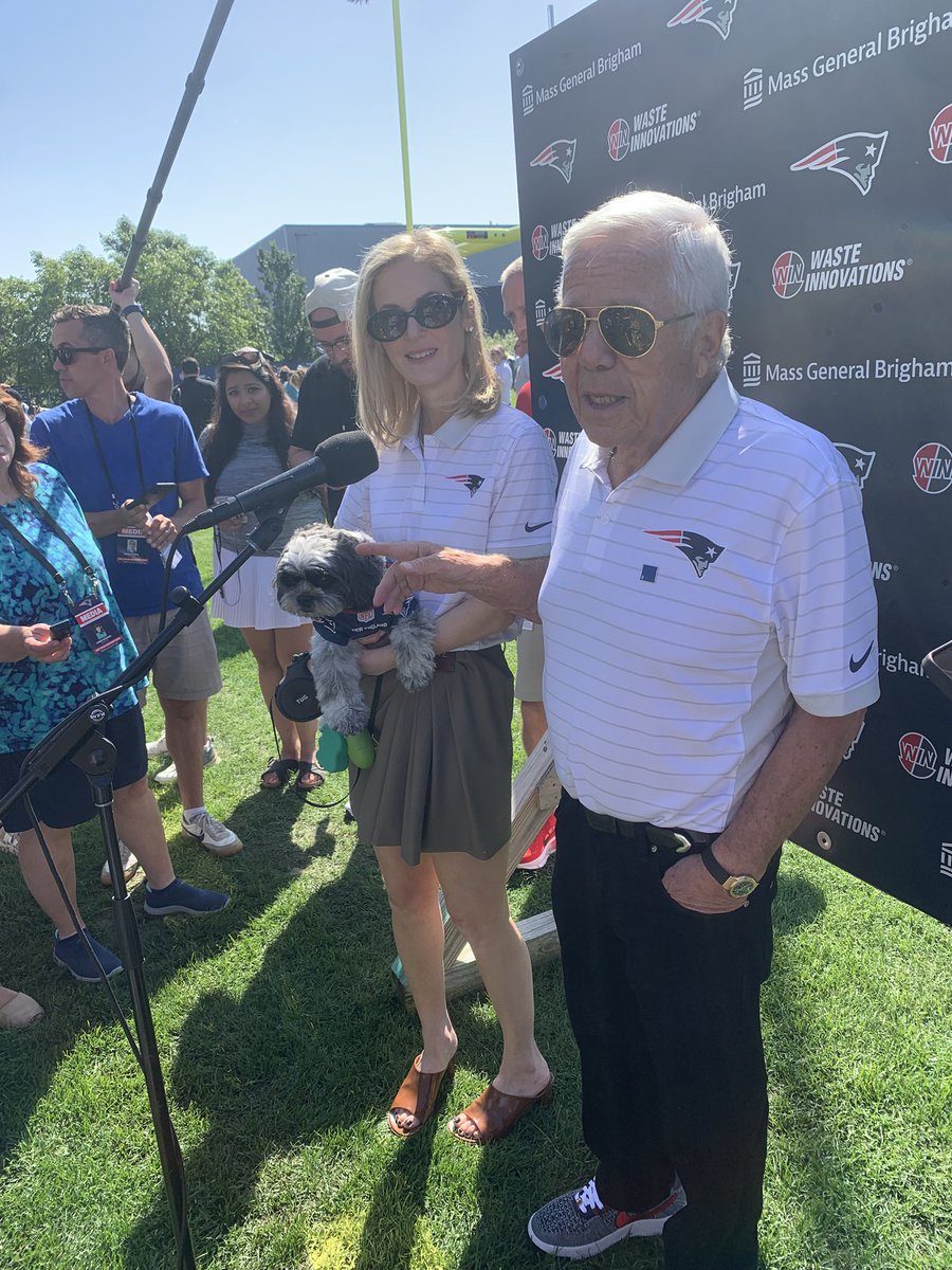 ByChrisMason's tweet image. Robert Kraft said he’s glad to have mutually aligned interests with Mike Vrabel after battling with him as an NFLPA rep during his playing days.