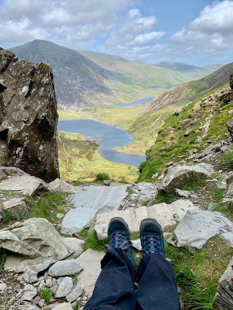 NaturAmByth's tweet image. Mae'r cyntaf o'n blogiau hyfforddeion yn fyw! 📢
Dilynwch y ddolen a darllenwch bopeth am Lindsey Thomas a'r hyn mae hi wedi bod yn ei wneud ers dechrau gyda Buglife a #NaturamByth 💚
👉 orlo.uk/XvdD9