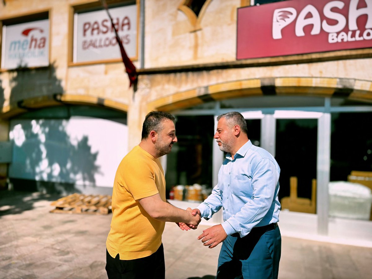 📍Pasha Balon

Türkiye’nin, Kapadokya’mızın ilk yerli ve millî balon üretim firması olan Pasha Balloons’u ziyaret ettik.

Misafirperverlikleri için Mehmet Halis Aydogan’a, özverili çalışmaları ve katkıları için tüm firma personeline teşekkür ediyorum.

Bölge turizmine ve