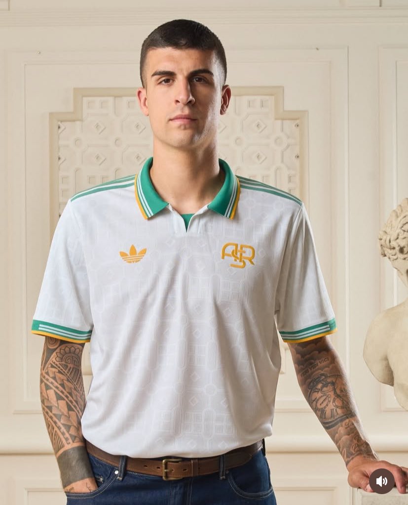 Los de la roma sacaron como 3er camiseta una chomba lacoste jaja ya es cualquier cosa esto