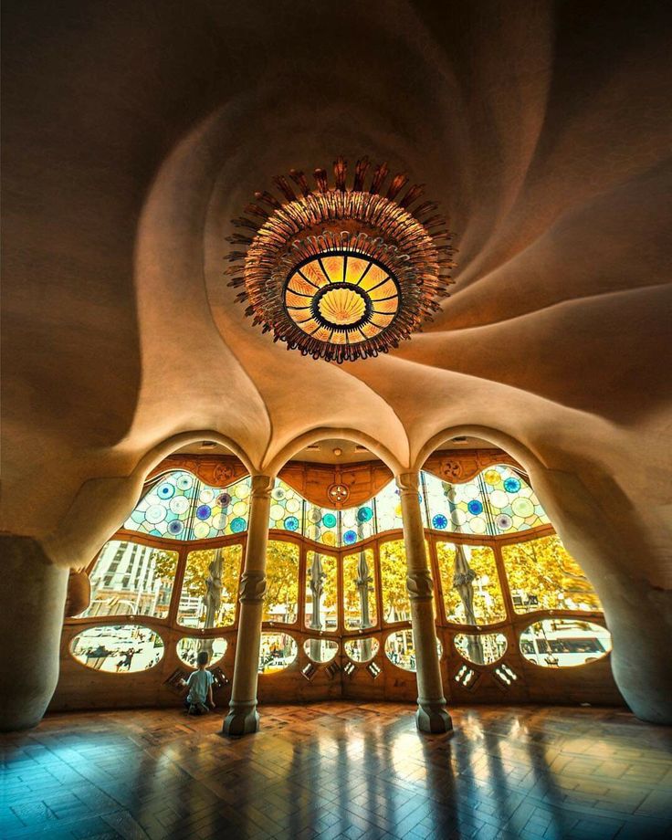HeritageMatterz's tweet image. Art Nouveau style of Casa Batlló, Barcelona, Spain.
Designed by Antoni Gaudí, a pioneer for the Architectural Art Nouveau style era in the early 1900's.
Originally built in 1877, redesigned and renovated by Antoni between 1904 and 1906.