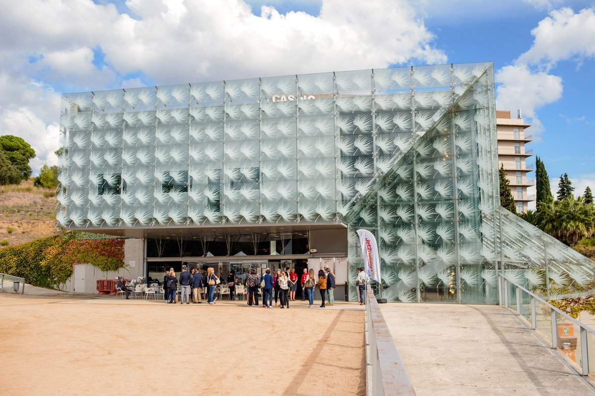 Lloret de Mar sorprende como destino #MICE 🏛️

Con 30.000 plazas hoteleras y 150 eventos en 2024, es una alternativa real a #Barcelona, según <a href="/LloretCB/">Lloret Convention Bureau</a>.

🌿 Espacios únicos como Santa Clotilde, Sant Pere del Bosc o su icónico castillo lo demuestran.

🔗 meet-in.es/lloret-de-mar-…