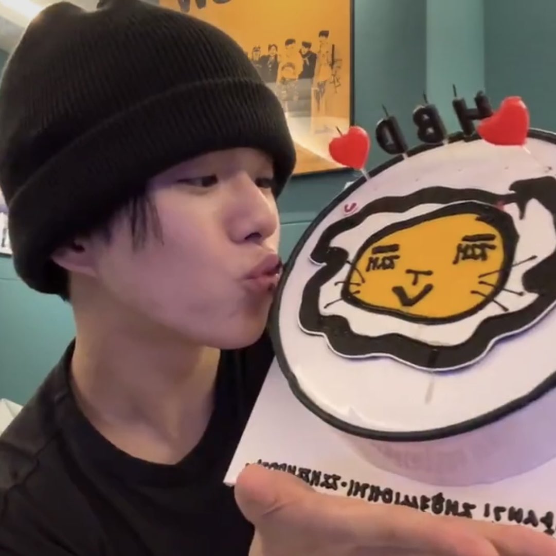 h2bbu's tweet image. 어떤식으로든 꼭 닿는게 사랑이니까
생일축하해 재혁아 사랑해애ㅐㅐㅐ—̳͟͞͞♡