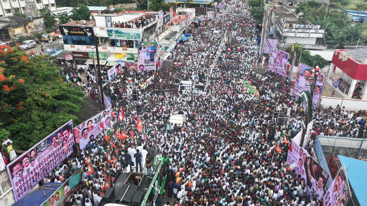 மக்கள் விரோத திமுக ஆட்சியை அகற்றியே ஆக வேண்டும் என்பதில் #ஒரத்தநாடு தொகுதி மட்டுமல்ல; ஒட்டுமொத்த தமிழ்நாடும் ஓரணியில் தான் இருக்கிறது.

அதற்கு நாள்தோறும், நான் செல்லும் இடங்களில் எல்லாம் கூடும் மக்கள் வெள்ளமே சாட்சி!

#மக்களைக்_காப்போம்
#தமிழகத்தை_மீட்போம்
<a href="/AIADMKOfficial/">AIADMK - -SayYesToWomenSafety&AIADMK</a>