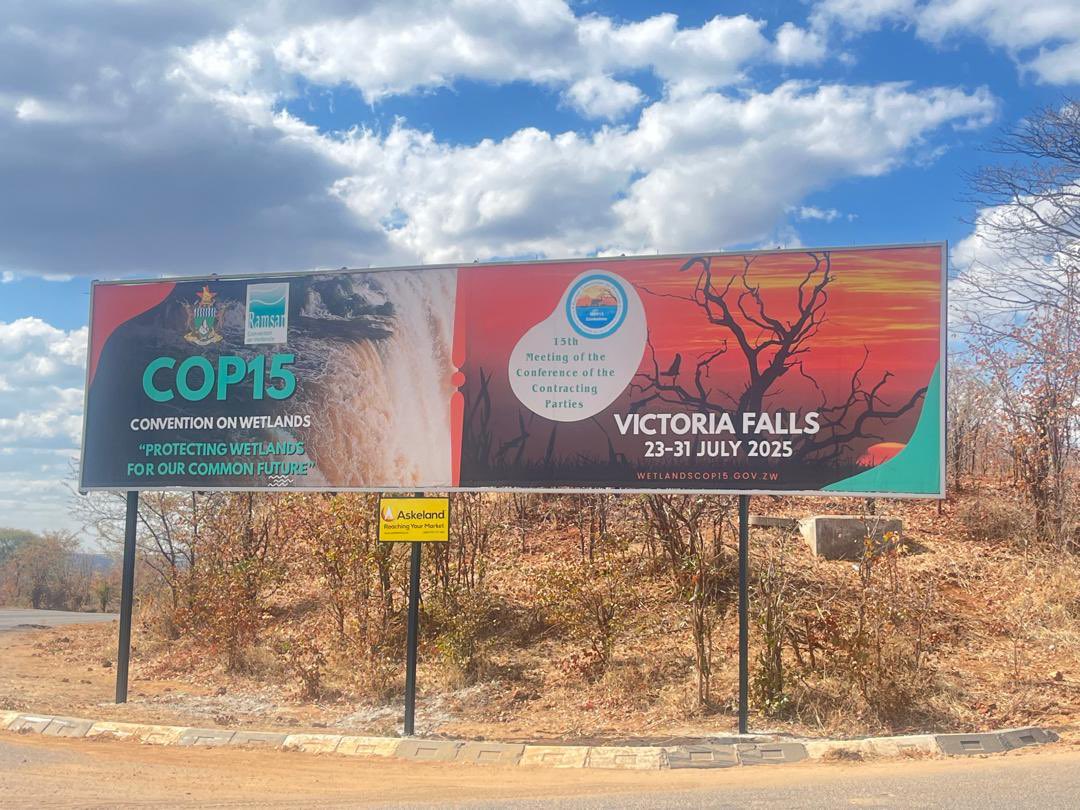 UKinZimbabwe's tweet image. A UK 🇬🇧 team is in Victoria Falls, Zimbabwe 🇿🇼 for #RamsarCOP15, which kicked-off today!
They join other contracting parties to find lasting solutions for wetland restoration and conservation - a vital step in fighting #climate change and reversing biodiversity loss @DefraGovUK.