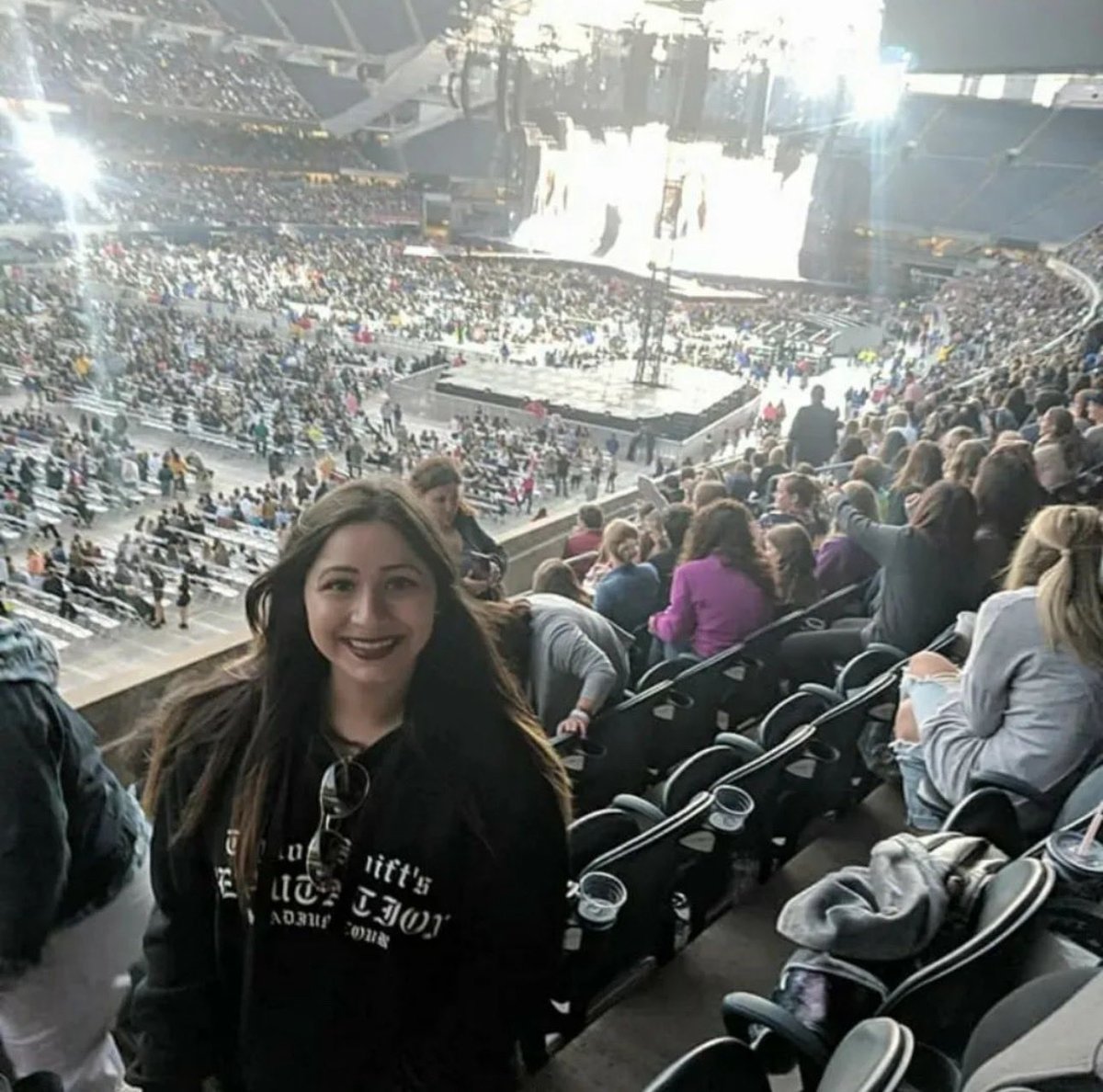 lolewis_'s tweet image. Who is going to tell her Reputation is home!???????? @taylornation13  @taylorswift #reputationtaylorsversion #ReputationEraTSTheErasTour