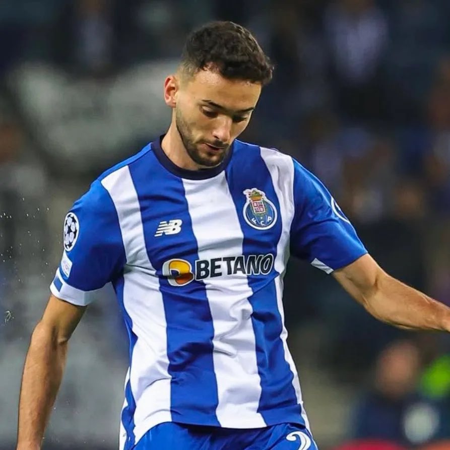 Chega ao fim a caminhada pelo FCPorto, o clube em que cresceu como jogador e pessoa João Mário um jogador que a sua posição original é extremo e adapta-se a lateral onde não se importava de jogar a qualquer que fosse a posição,Obrigado por tudo João Mário sais pela porta grande💙
