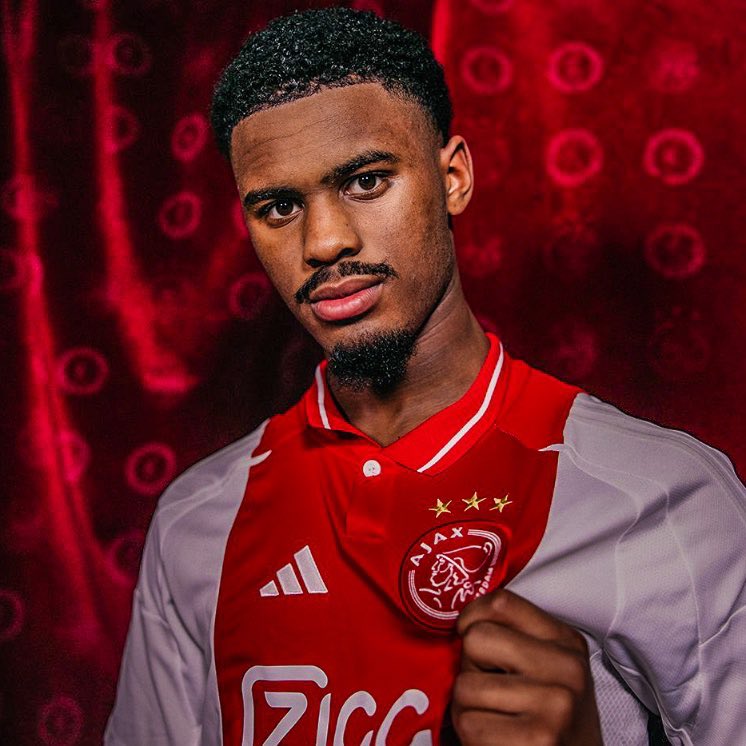LifeOfBoch's tweet image. Jorrel Hatoโs agent: "The only thing I can say is that Jorrel is now in talks with Chelsea.
