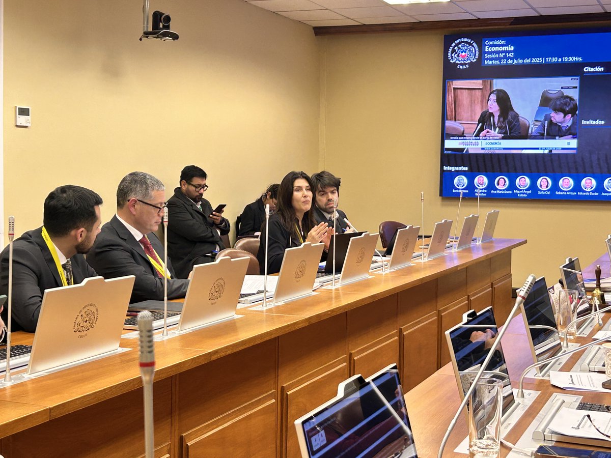 La tarde de este martes, la superintendenta (s) de Educación, Marggie Muñoz, expuso en la Comisión de Economía de la Cámara de Diputados, respecto a incidencias en la normativa educacional del proyecto de ley que busca limitar el cobro de servicios en Unidades de Fomento.