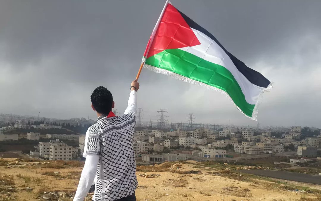malamazares's tweet image. Ya son más de 100 los muertos por hambre en Gaza y más de 1000 los asesinados intentando acceder a alimentos. En las últimas 24 horas se han confirmado 15 fallecidos, incluidos cuatro niños, por hambruna y desnutrición, incluidos 80 niños. Cese el genocidio contra #Palestina.