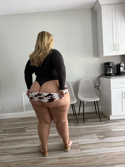 Watch Dani Pumpkinzz's leaked NSFW photo on TwXstars