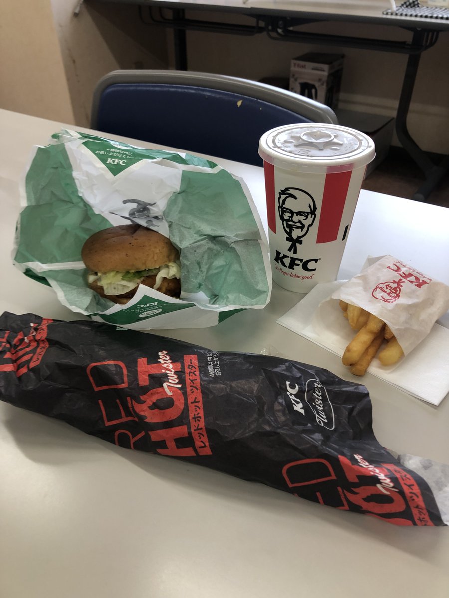 ABC_itoyoshida's tweet image. 夏感じる🤡ランチ🍴

#ケンタッキー 🐓
#マクドナルド🍔

どちらも店舗周辺
便利で重宝してます🤡🎶