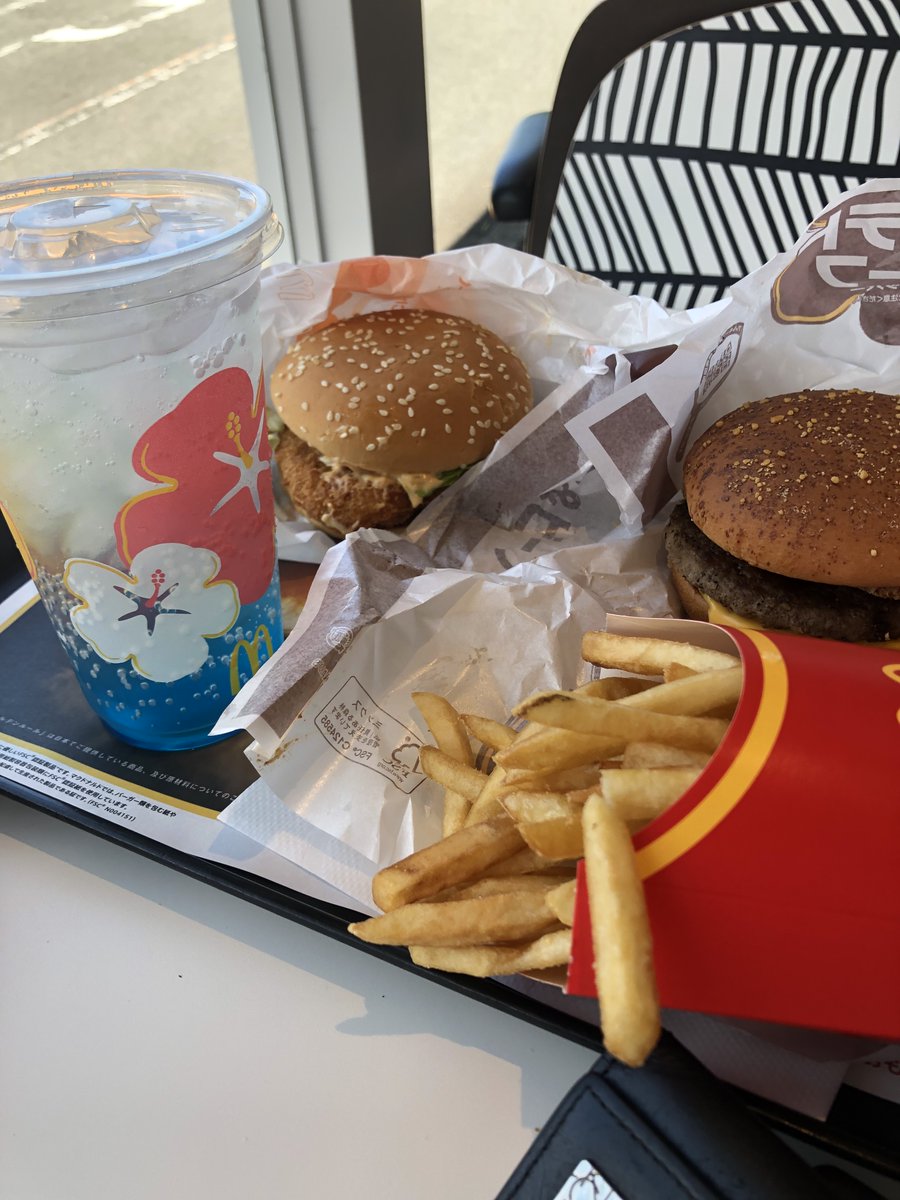 ABC_itoyoshida's tweet image. 夏感じる🤡ランチ🍴

#ケンタッキー 🐓
#マクドナルド🍔

どちらも店舗周辺
便利で重宝してます🤡🎶